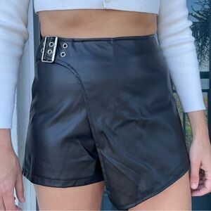 Windsor black faux leather skort shorts S